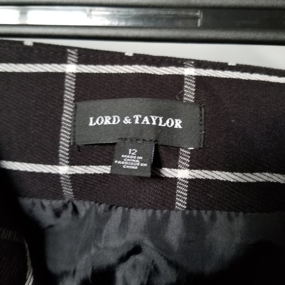 💌 2/$30 
Pencil Skirt relaxed fit - Picture 2 of 4